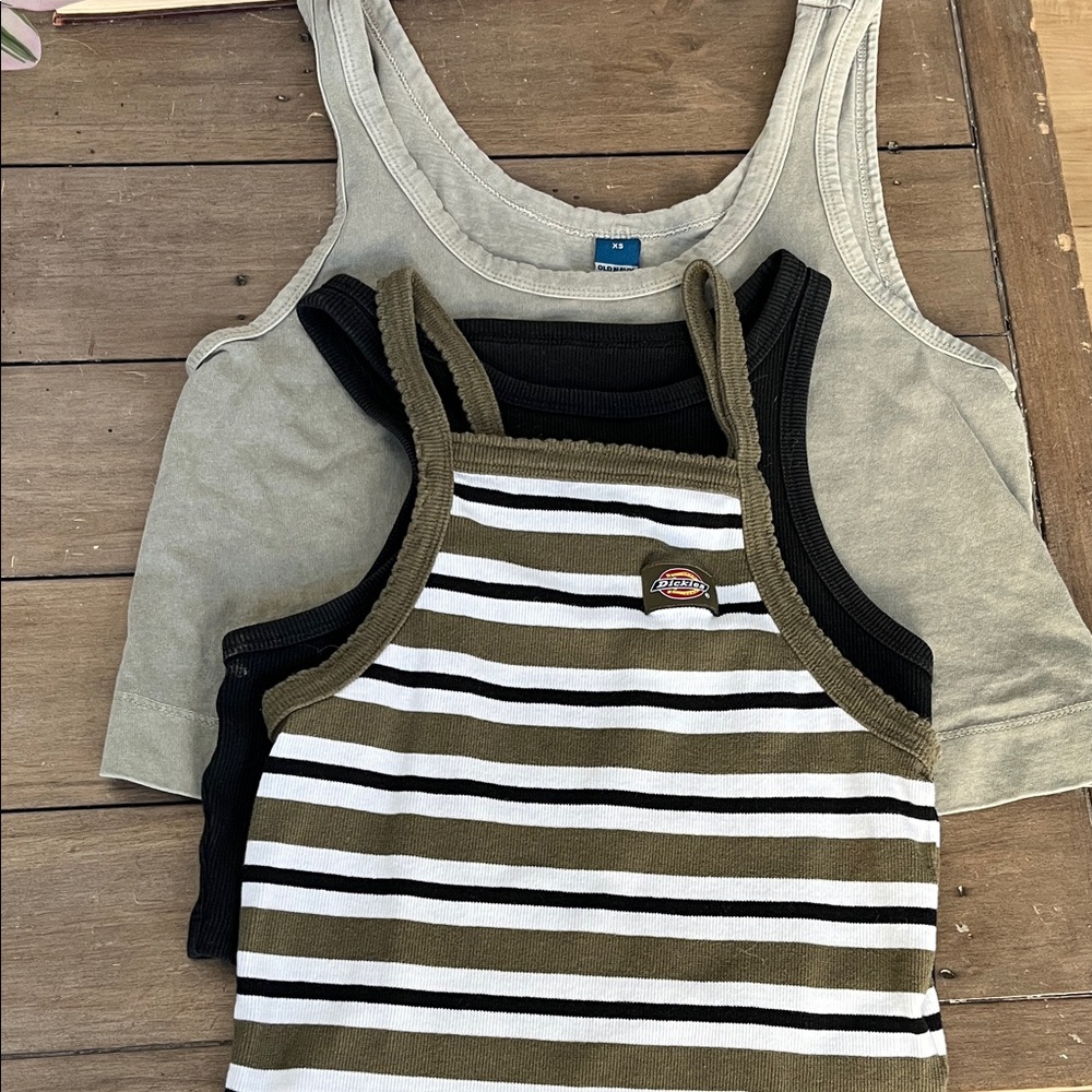 Crop top tank bundle.